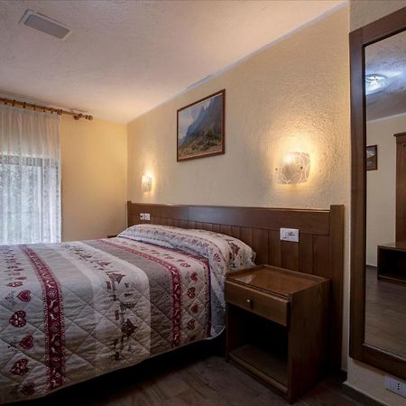 Hotel Cecchin Aosta Exterior foto
