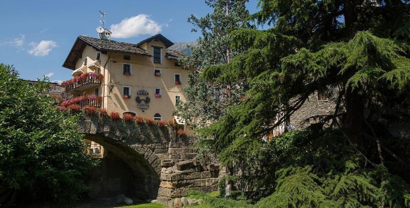 Hotel Cecchin Aosta Exterior foto