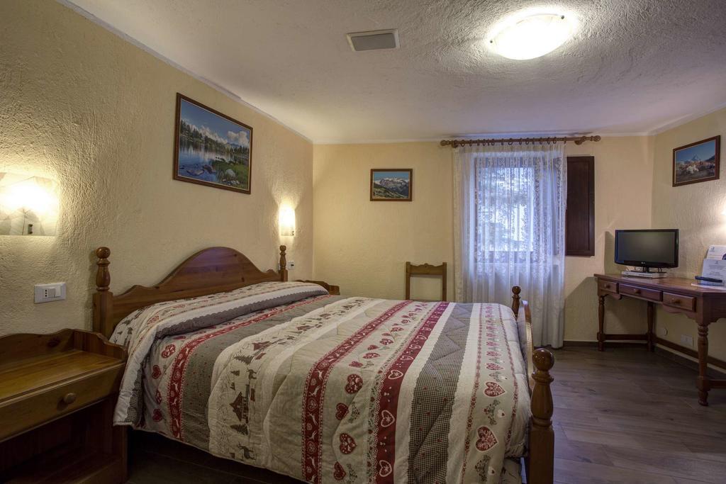 Hotel Cecchin Aosta Exterior foto