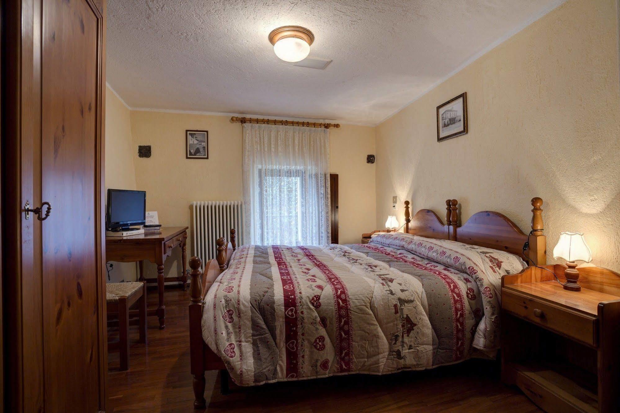 Hotel Cecchin Aosta Exterior foto