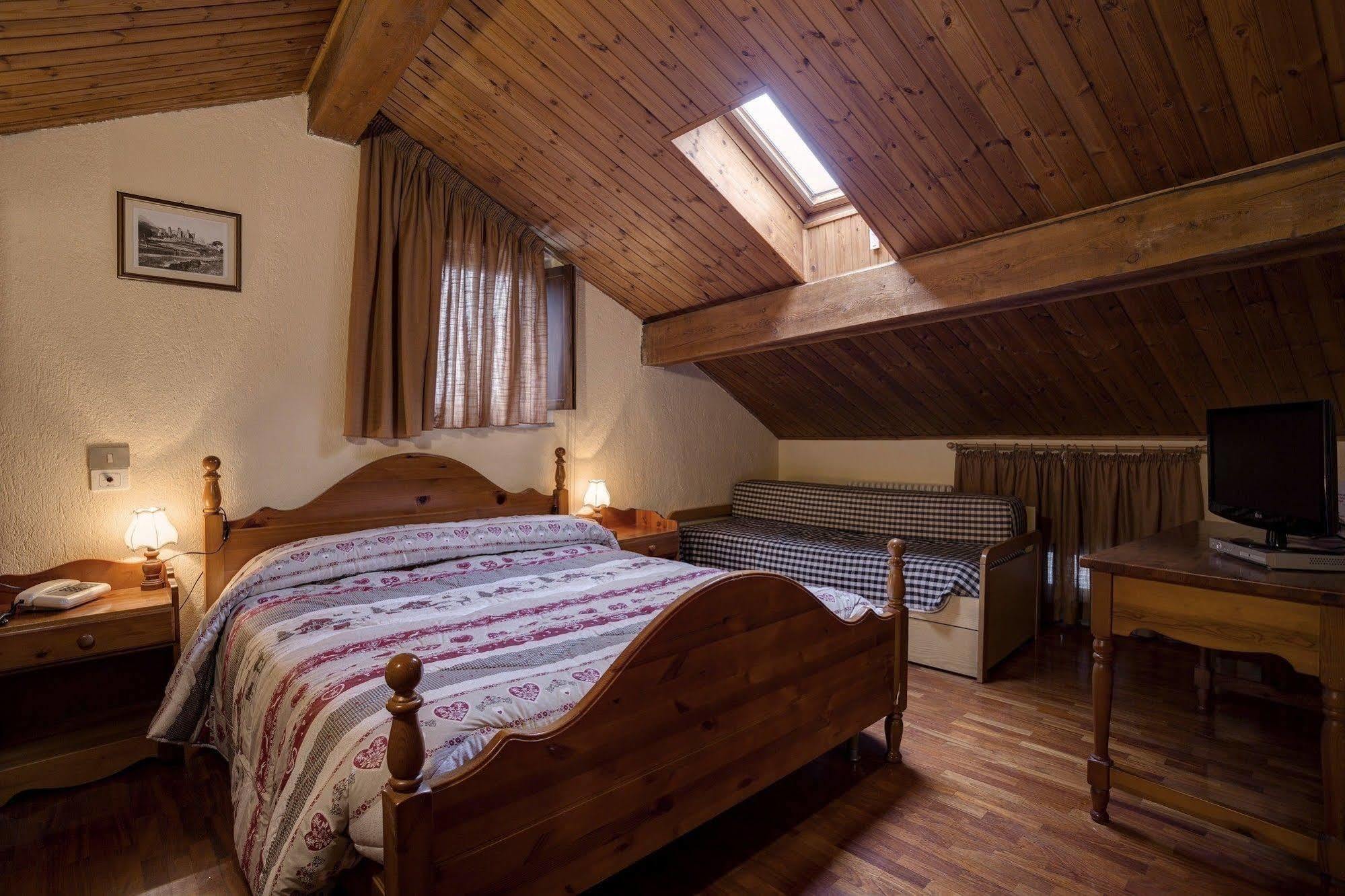 Hotel Cecchin Aosta Exterior foto